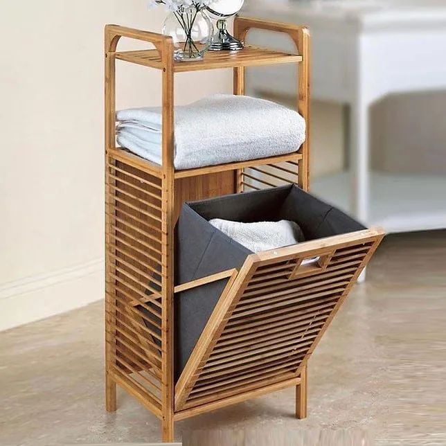 מעמד כביסה מעוצב מעץ במבוק בשילוב מדף