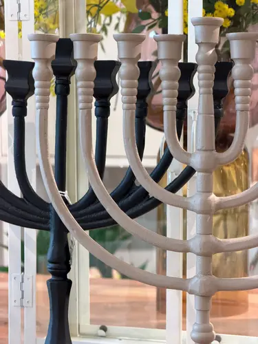 חנוכיית קנים BRASS שחורה שלוש מידות לבחירה