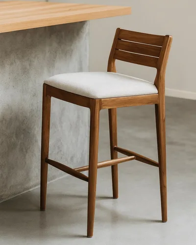 כסא בר עץ טיק אטלס בגוון אגוז עשיר