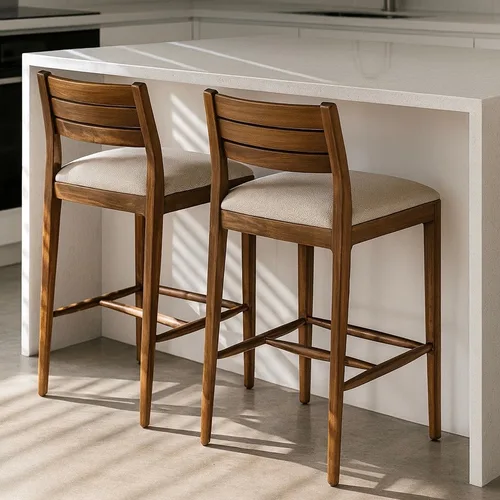 כסא בר עץ טיק אטלס בגוון אגוז עשיר