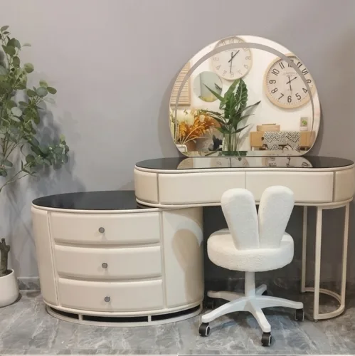 סט פינת איפור אדל הכוללת קונסולה, שידת מגרות, הדום ומראת לד.