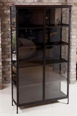 ויטרינת מנהטן לוֹפְט (Manhattan Loft Showcase) – מתכת שחורה וזכוכית