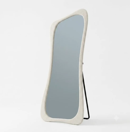 מראת WAVE Stone – מראת גוף אמורפית דמוי אבן עם רגל תומכת