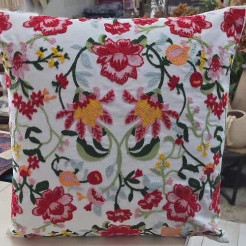 כרית נוי רקומה BLOOM – פרחים אדומים 45×45 ס״מ  ללא מילוי
