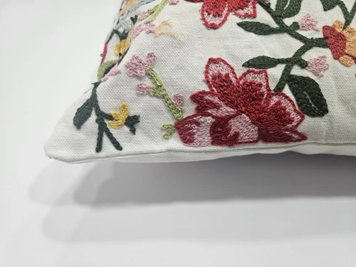 כרית נוי רקומה BLOOM – פרחים אדומים 45×45 ס״מ  ללא מילוי