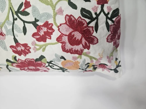 כרית נוי רקומה BLOOM – פרחים אדומים 45×45 ס״מ  ללא מילוי